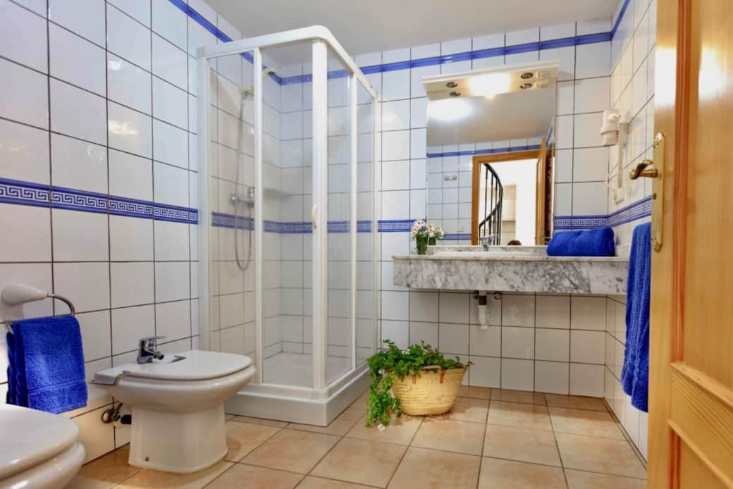 Apartamentos Sa Varadero Fronte Mar Espujols Es Pujols Luaran gambar